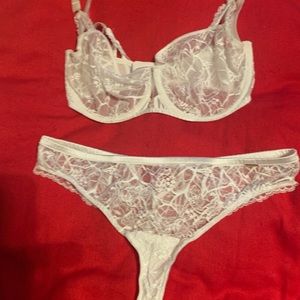 Chantelle 32DDD bra and medium panties